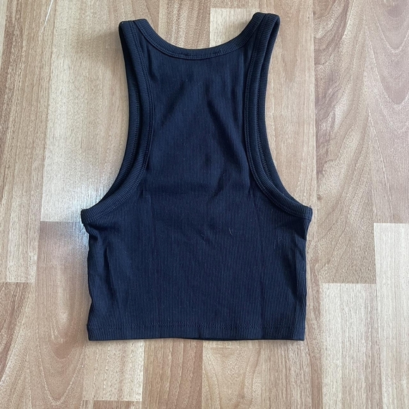 Black Sleeveless Ribbed Crop Top - Picture 3 of 3